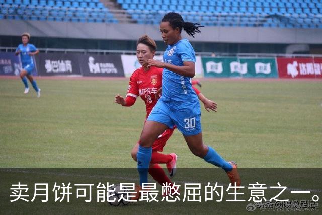 卖月饼可能是最憋屈的生意之一。